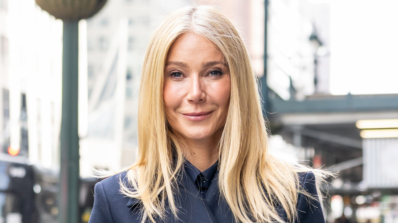 Gwyneth Paltrow posing