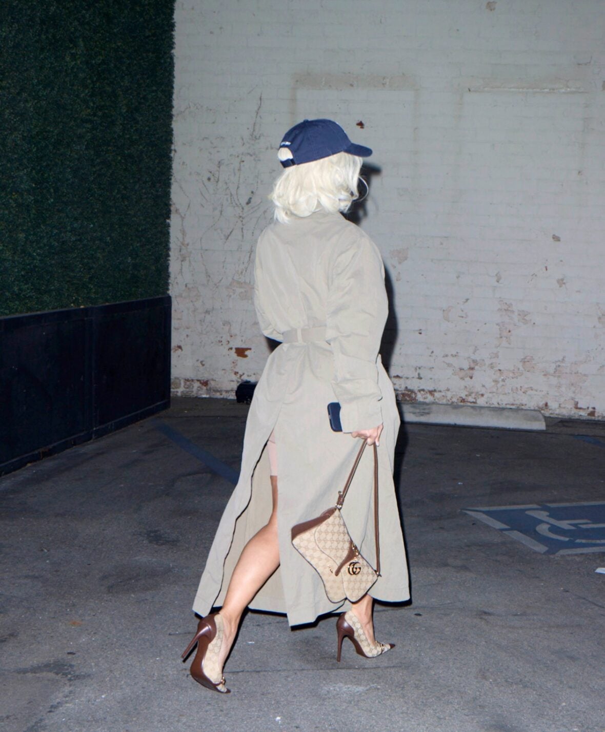 Kim Kardashian debuts bleached blonde hair