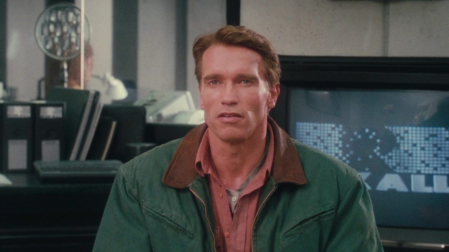 A Star Trek Actor Was Forbidden From Joking With Arnold Schwarzenegger In Total Recall A Star Trek Actor Was Forbidden From Joking With Arnold Schwarzenegger In Total Recall