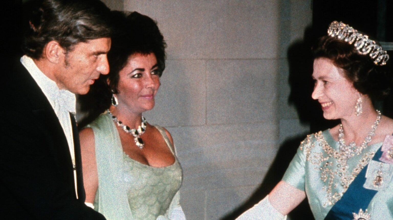 Celebrities Who Ignored Fashion Rules When Meeting Royalty