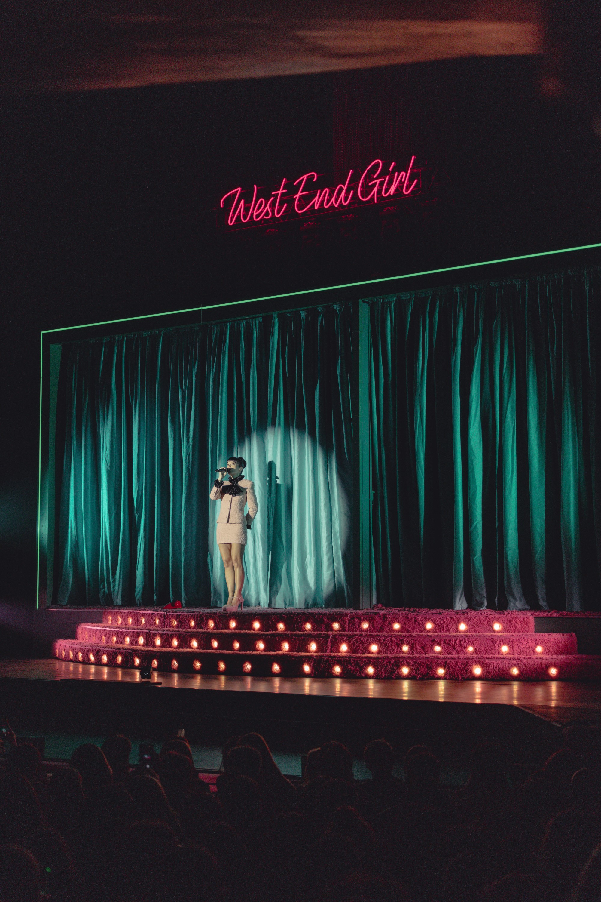 lily allen live review setlist photos