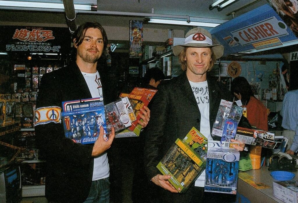 In 2003, while promoting The Lord of the Rings in Japan, Karl Urban and Viggo Mortensen went to a toy shop and spent half an hour carefully selecting Gundam toys to buy, while wearing peace signs on their clothing to protest the US war operations in the Middle East