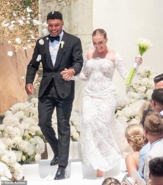 Perrie Edwards and Alex Oxlade-Chamberlain are officially married❤️❤️