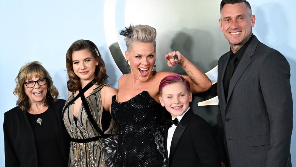 Pink and Daughter Willow Bring Textured Drama to the 2026 Tony Awards Judith Moore, Willow Sage Hart, P!nk, Jameson Hart and Carey Hart at The 79th Annual Tony Awards held at Radio City Music Hall on June 07, 2026 in New York, New York.