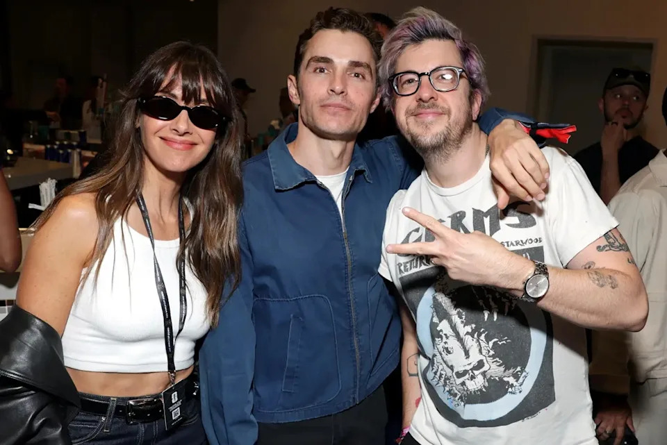 Alison Brie and Dave Franco chose relaxed casual outfits for the Team USA vs. Turkey World Cup match.