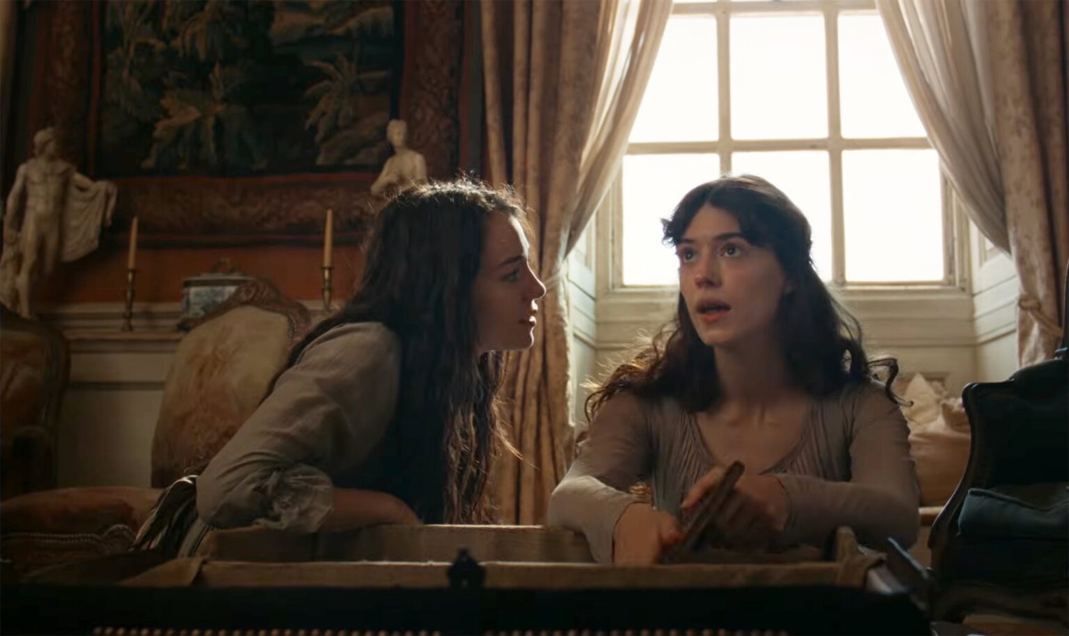 Daisy Edgar-Jones & Esme Creed-Miles in 'Sense and Sensibility' Trailer