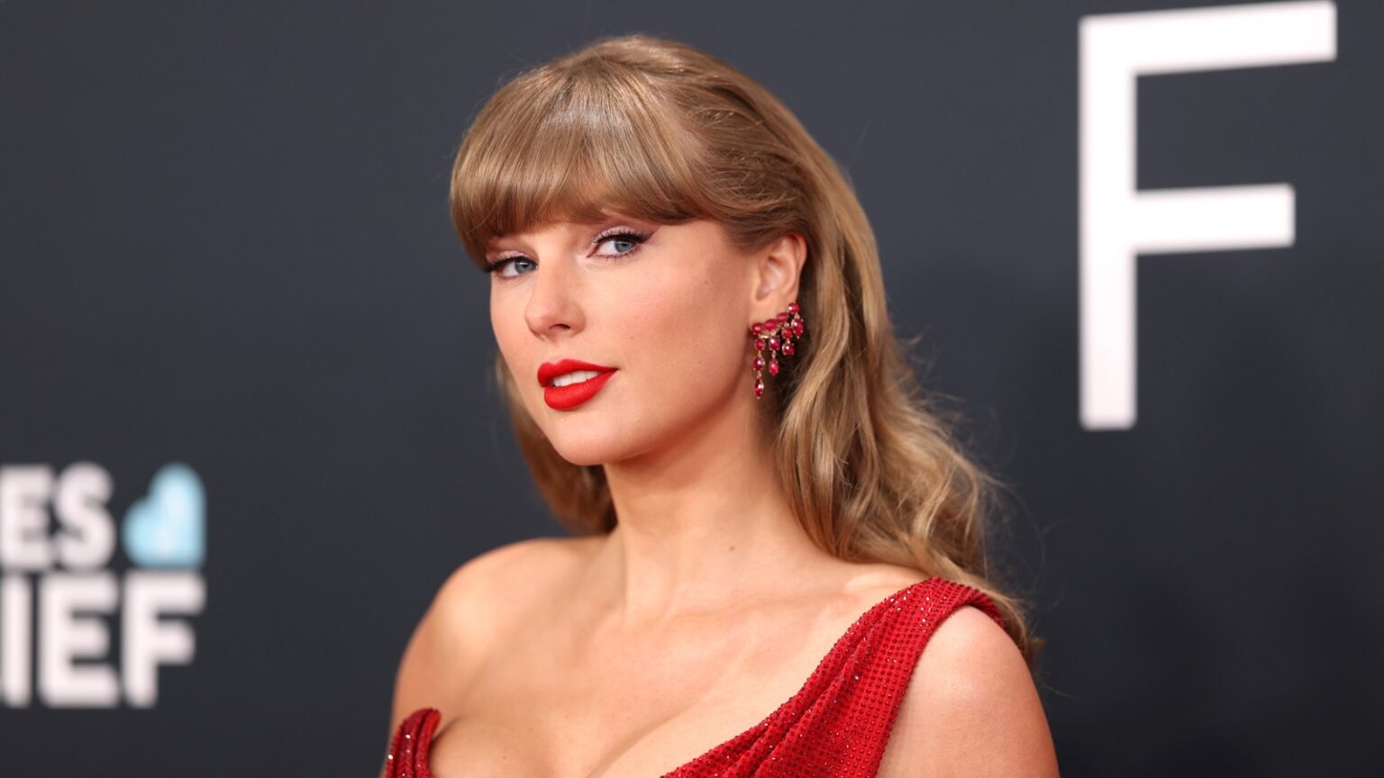 Taylor Swift Drops ‘Toy Story 5’ Song ‘I Knew It, I Knew You’: Listen Taylor Swift Drops 'Toy Story 5' Song 'I Knew It, I Knew You': Listen
