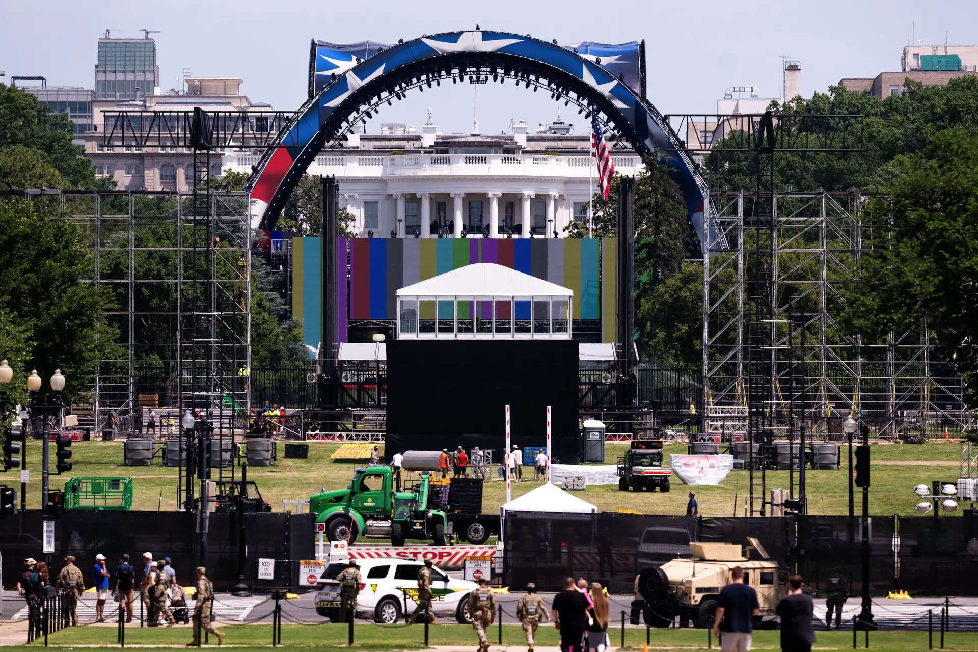 Workers continue building the cage for a future UFC fight on the South Lawn in front of the White House, Friday, June 5, 2026, in Washington. (AP Photo/Allison Robbert) The Latest: Judge blocks Trump administration’s asylum freeze on 39 countries