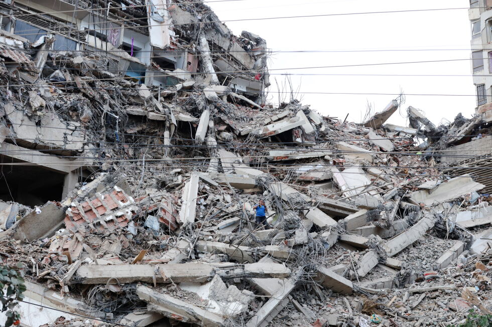 World leaders and celebrities react after powerful quakes hit Venezuela
