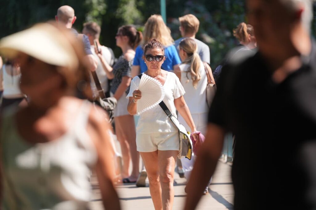 Heatwave to hit 'absolute peak' as capital placed on wildfires alert – LIVE – standard.co.uk Heatwave to hit 'absolute peak' as capital placed on wildfires alert - LIVE - standard.co.uk