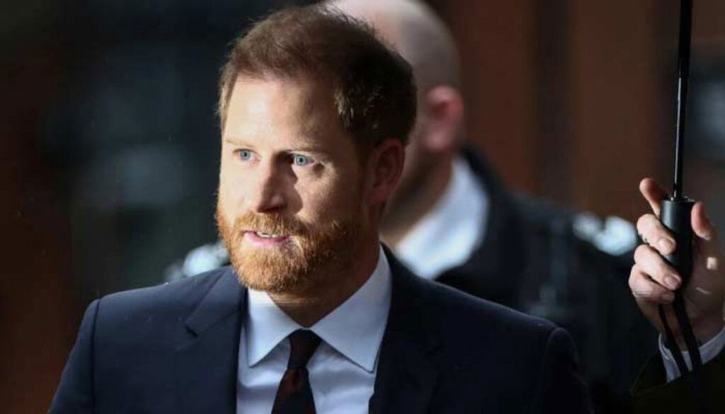 Prince Harry would find Palace room ‘in one night’ if ‘courtiers’ give green light Prince Harry would find Palace room ‘in one night’ if ‘courtiers’ give green light