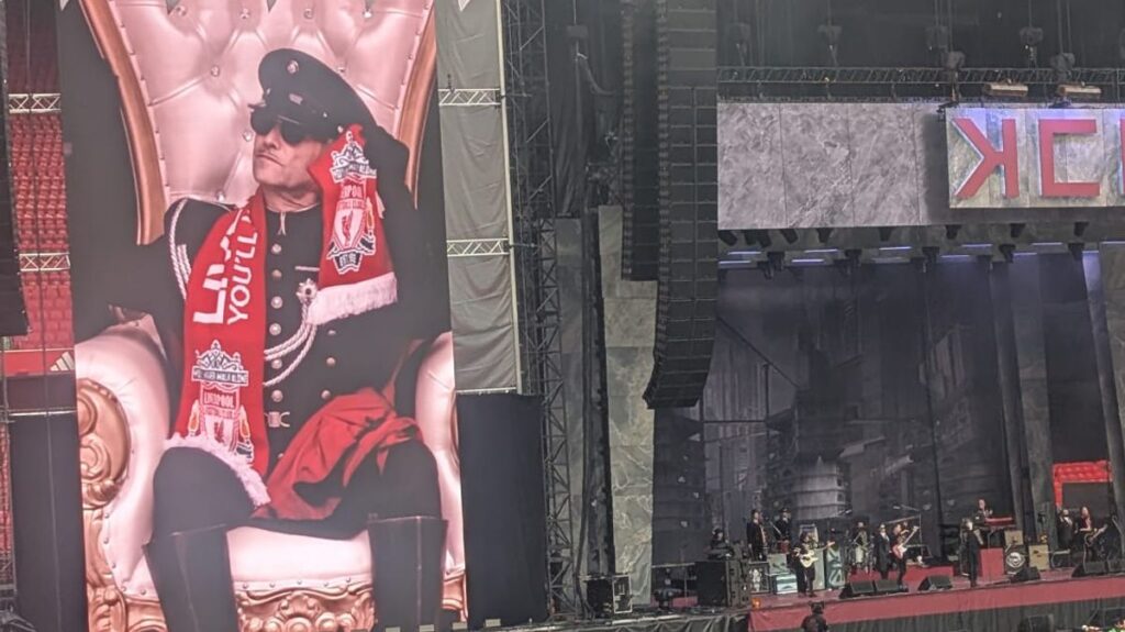 Anfield erupts as My Chemical Romance performer wears LFC shirt during show Liverpool Echo