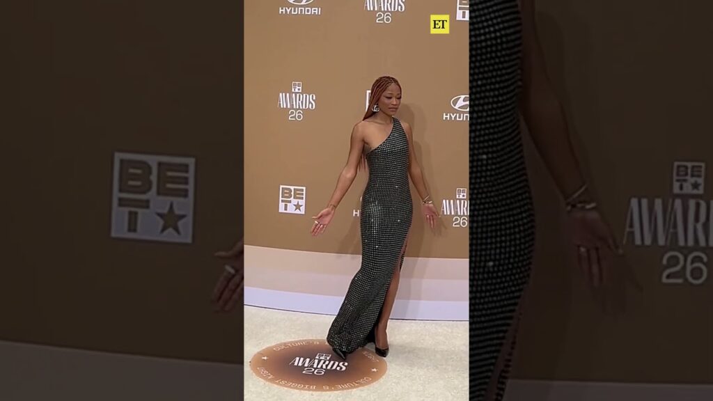 Baby, this is Keke Palmer, Queen Latifah and Tierra Wack EATING at the #BETAwards! 👏