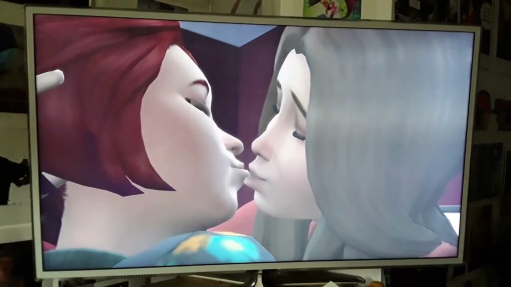 Scarlett Johansson and Elizabeth Olsen kissing