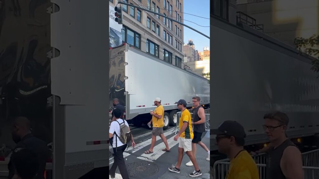 Street closures for Taylor Swift’s wedding for commuters already stricken by record heat #shorts