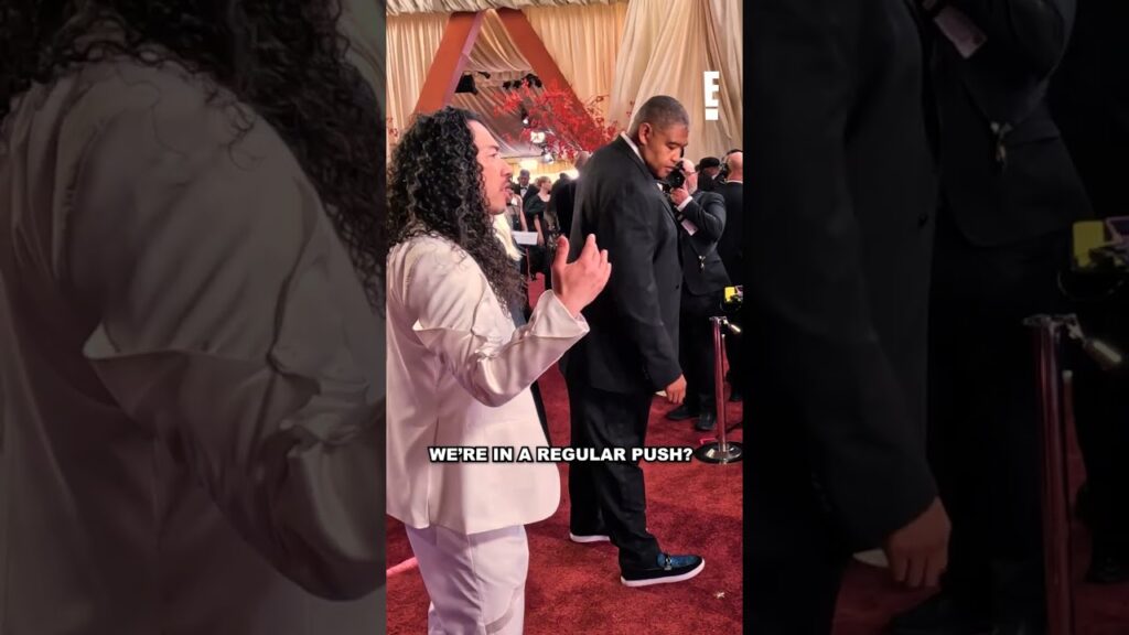 Omar Benson Miller’s #Oscars #Glambot? Simply fang-tastic. 🧛🏾✨