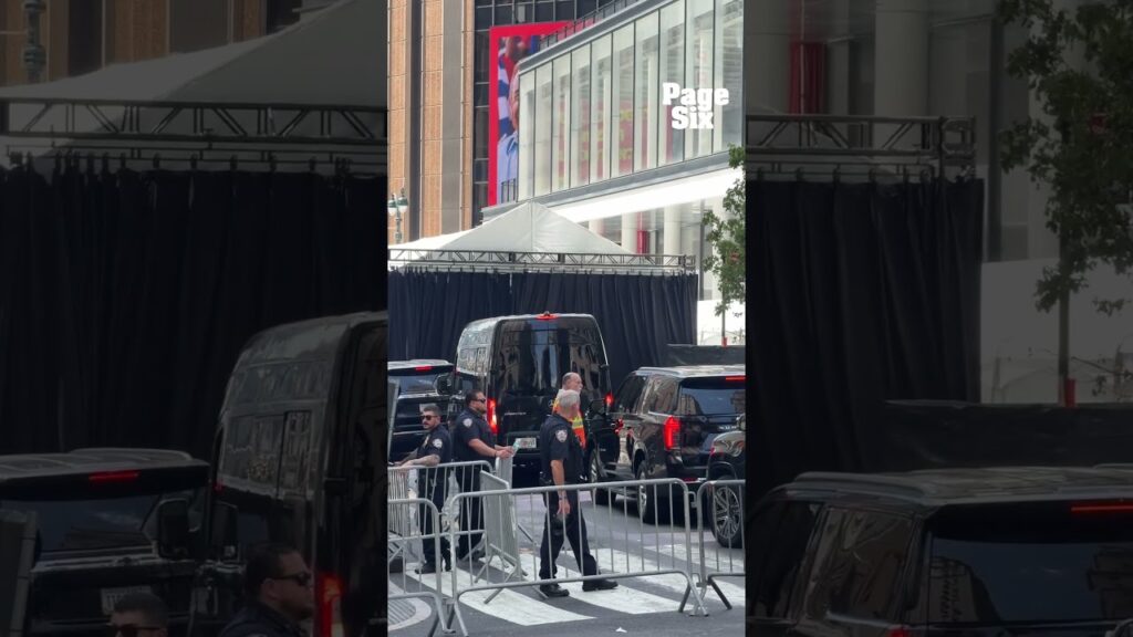 Guests have begun arriving to Taylor Swift and Travis Kelce's wedding at MSG! 🍾 #shorts
