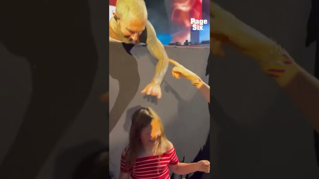 Adam Levine shares sweet video of his wife and their daughter during his London show 🥹 #shorts Adam Levine shares sweet video of his wife and their daughter during his London show 🥹 #shorts