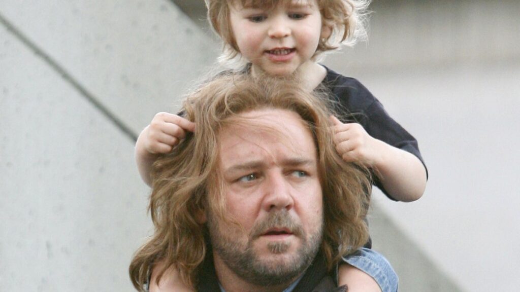 Russell Crowe celebrates his muscly son’s 20th birthday with a flex; The resemblance is uncanny Russell Crowe celebrates his muscly son's 20th birthday with a flex; The resemblance is uncanny