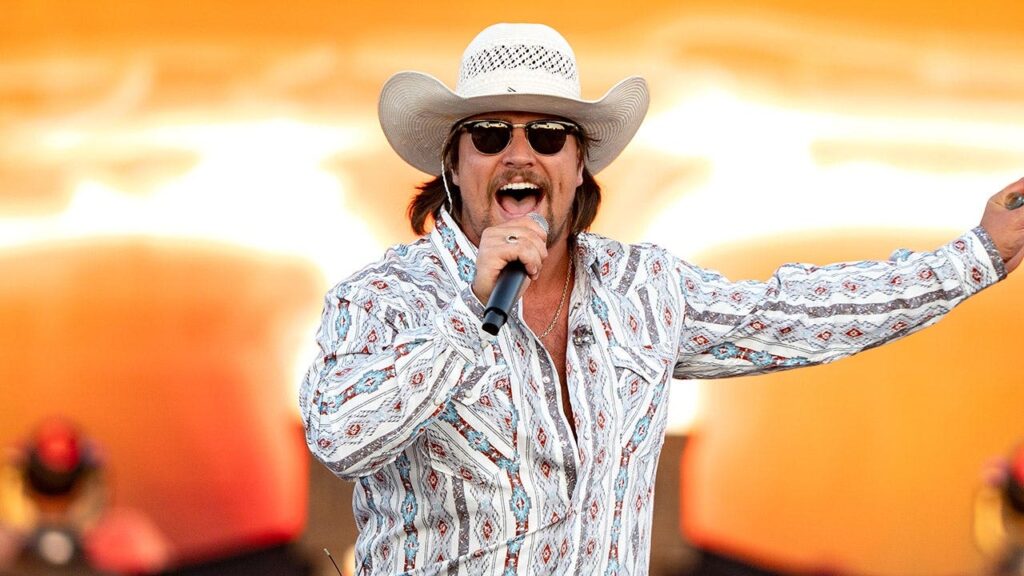 Insane country music concert brawl goes viral after fans fight during Gavin Adcock show Insane country music concert brawl goes viral after fans fight during Gavin Adcock show