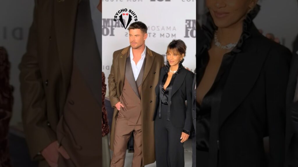 Chris Hemsworth Posing With Halle Berry At An Event ✨ #chrishemsworth #halleberry