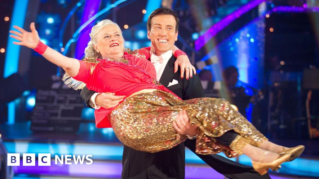 Ann Widdecombe: Brexit-backing former minister turned Strictly star – BBC Ann Widdecombe: Brexit-backing former minister turned Strictly star - BBC