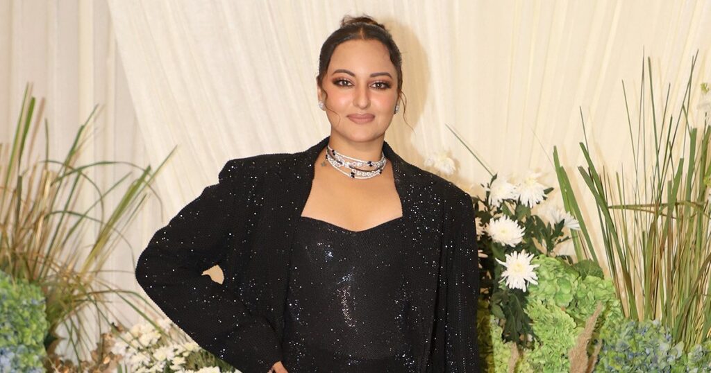 Sonakshi At Ikka Actor Akansha Ranjan’s Wedding Sonakshi At Ikka Actor Akansha Ranjan's Wedding