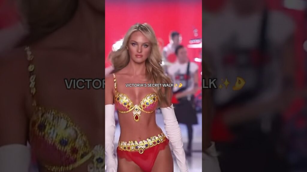 The definition of a supermodel ✨️😦 #victoriassecret #fashion #supermodel #catwalk #edit #shorts The definition of a supermodel ✨️😦 #victoriassecret #fashion #supermodel #catwalk #edit #shorts