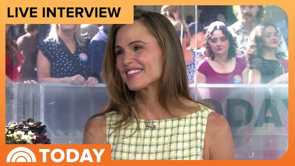 Jennifer Garner Talks Forming Bond With ‘Five-Star Weekend’ Cast Jennifer Garner Talks Forming Bond With ‘Five-Star Weekend’ Cast