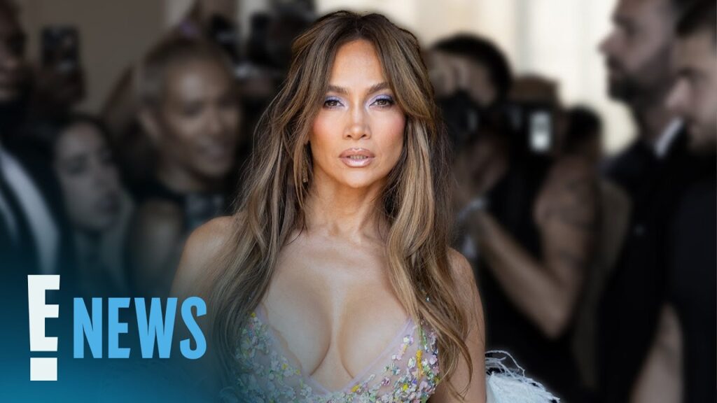 Jennifer Lopez, Sister Lynda Lopez Look So Alike During Rare Outing | E! News