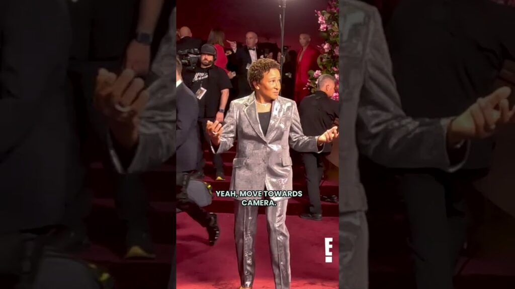 Wanda Sykes is giving main character energy at the 2026 #GoldenGlobes #Glambot. 🤩