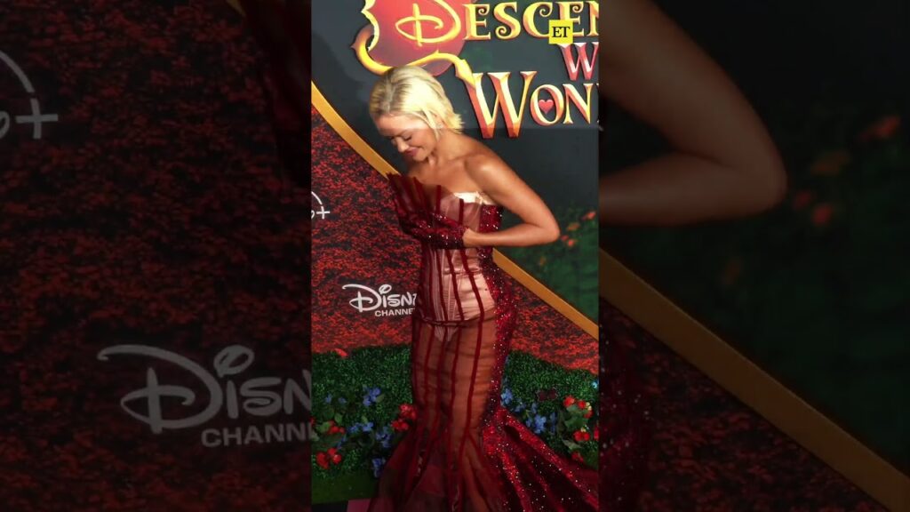Taika Waititi Fixes Rita Ora's Dress on the 'Descendants' Red Carpet #taikawaititi #ritaora