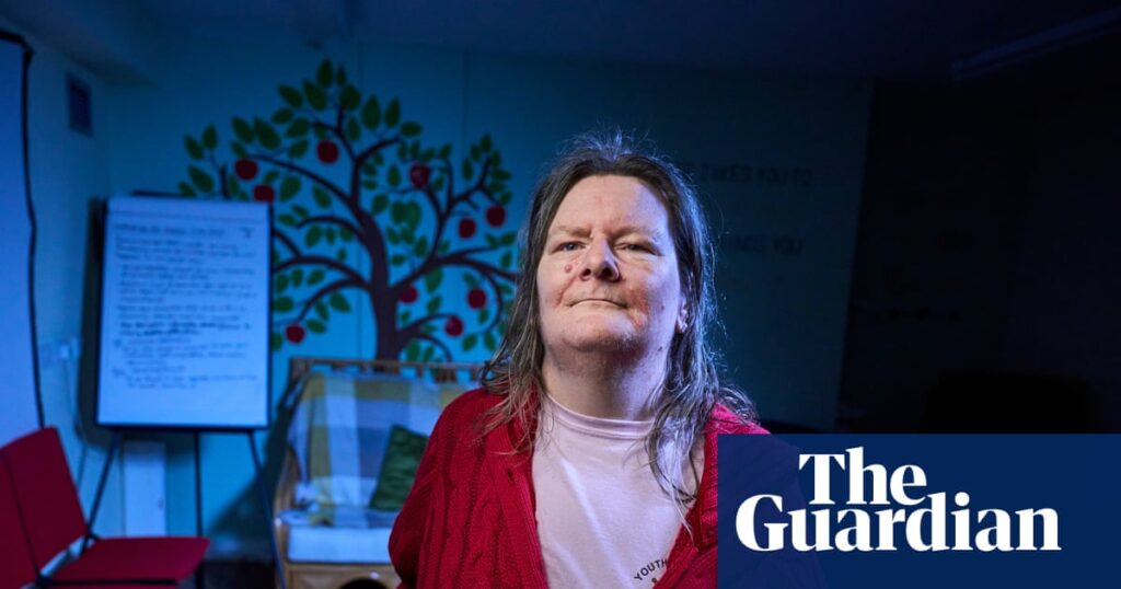 ‘People think you’ve got 10,000 cats’: the support group for hoarders | Mental health ‘People think you’ve got 10,000 cats’: the support group for hoarders | Mental health