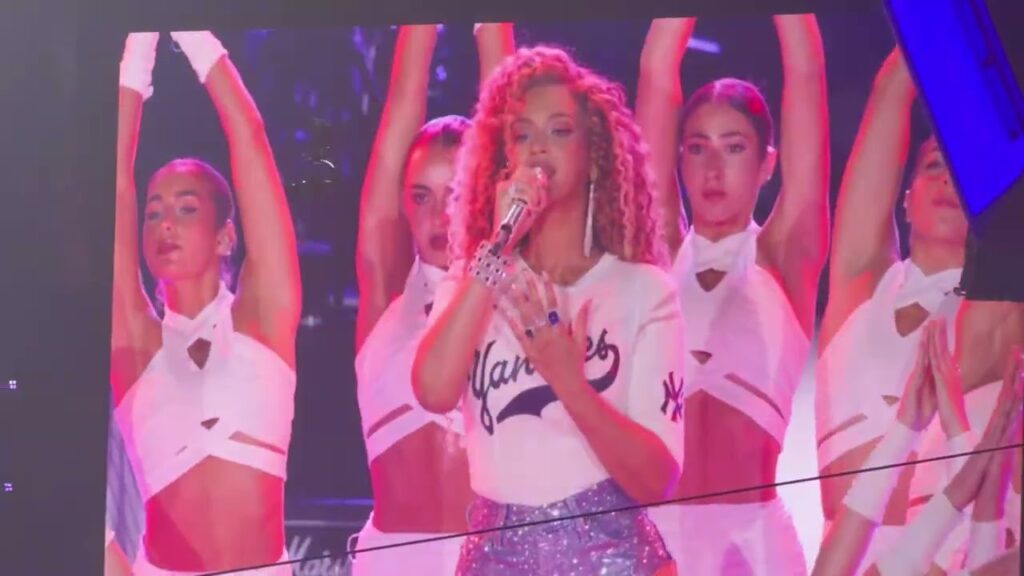 Jay-Z brings out Beyoncé at Yankee Stadium for a performance of  DRUNK IN LOVE - 2026