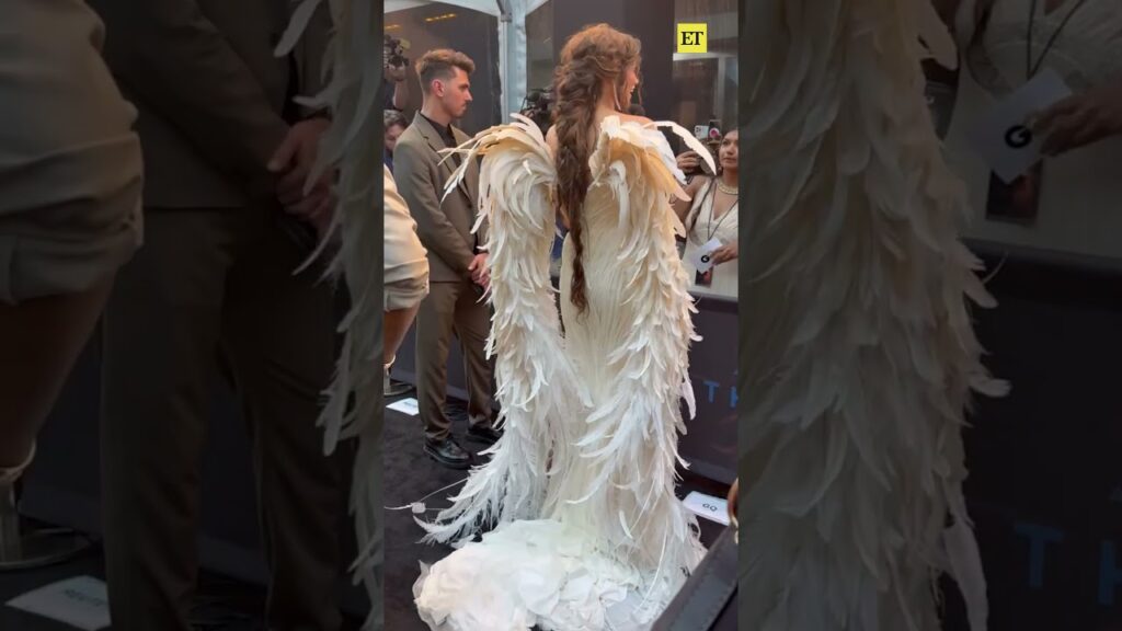 Zendaya is ethereal in a look by Matières Fécales at the New York premiere of ‘The Odyssey’ 🪽