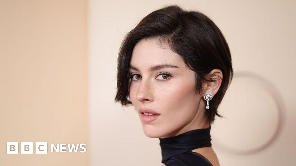 Gracie Abrams' Daughter from Hell: Rebellion never sounded so toothless – BBC Gracie Abrams' Daughter from Hell: Rebellion never sounded so toothless - BBC
