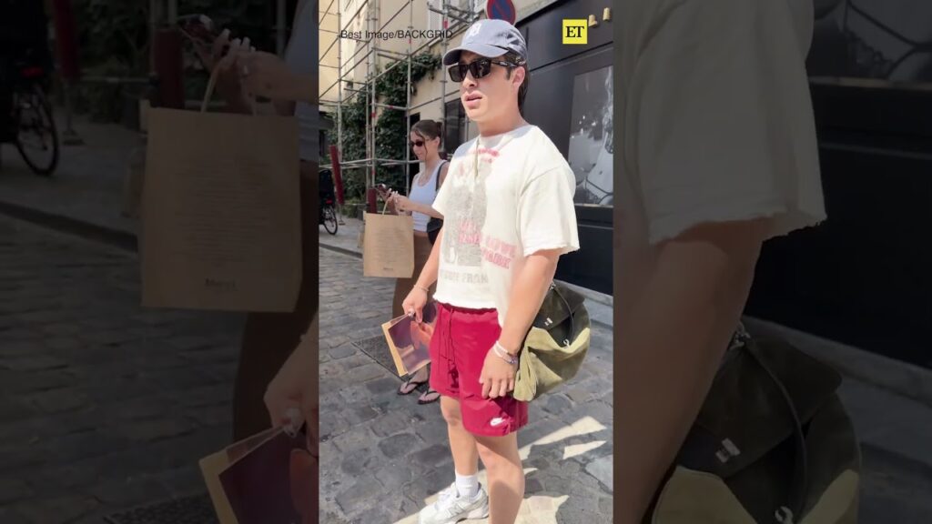 Hudson Williams Confronts Autograph Seeker in Paris, Attempts to Burn His Photos #hudsonwilliams