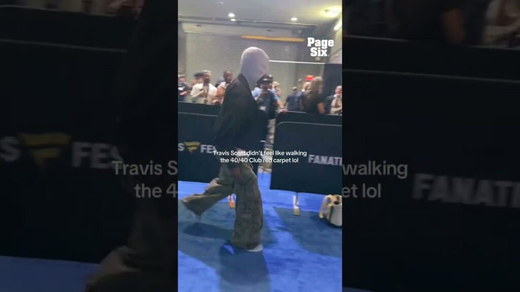 Travis Scott made an attempt to avoid the 40/40 Club red carpet at Fanatics Fest ☠️☠️☠️ #shorts