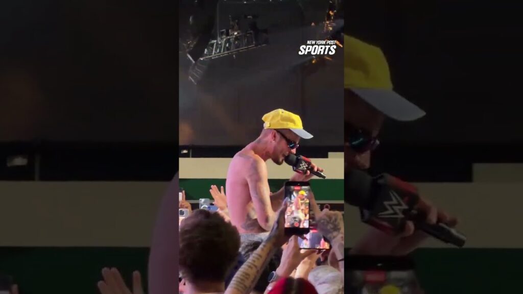 Justin Bieber surprises fans with performance at Fanatics Fest #shorts π€ Justin Bieber surprises fans with performance at Fanatics Fest #shorts π€