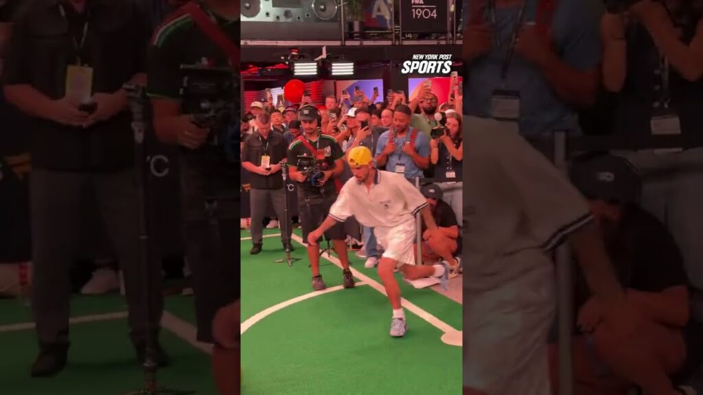 Justin Bieber plays against Tom Brady and Novak Djokovic for the Fanatics Games! ⚽️ #shorts Justin Bieber plays against Tom Brady and Novak Djokovic for the Fanatics Games! ⚽️ #shorts
