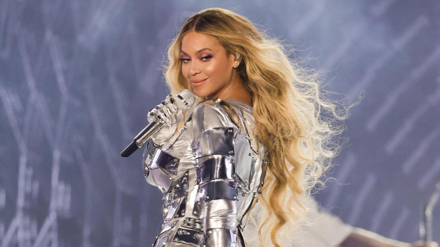 Michael Jackson Blocks Beyoncé From Charting A New No. 1 Hit Michael Jackson Blocks Beyoncé From Charting A New No. 1 Hit