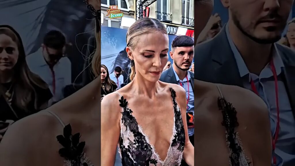 Charlize Theron signing Autograph during for an event #charlizetheron #hollywood