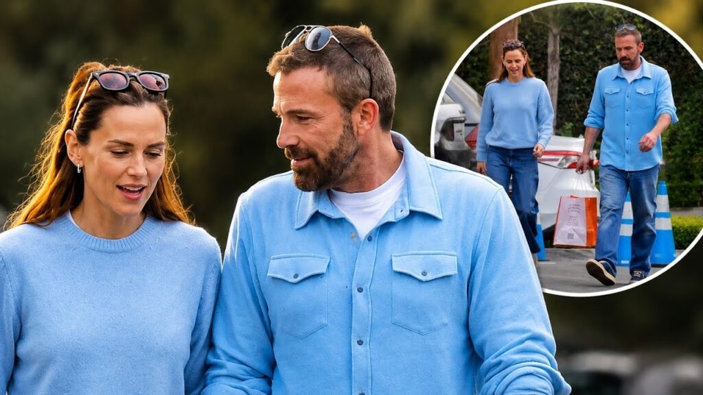 Jennifer Garner & Ben Affleck Spark Buzz After Matching During Casual LA Reunion Jennifer Garner & Ben Affleck Spark Buzz After Matching During Casual LA Reunion