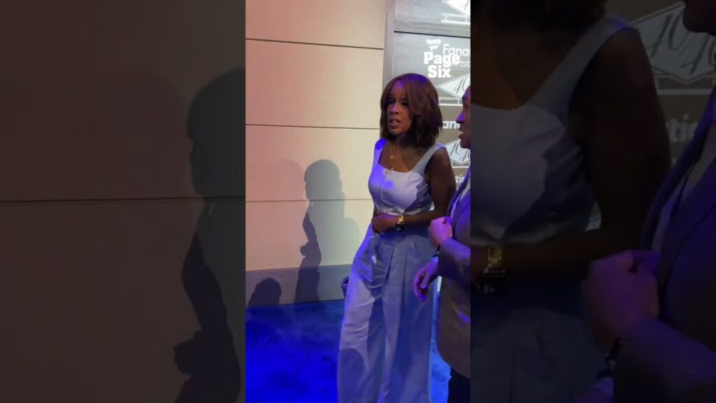 Gary Vaynerchuk and Gayle King enter the 40/40 Club for Michael Rubin's private luncheon🗽 #shorts