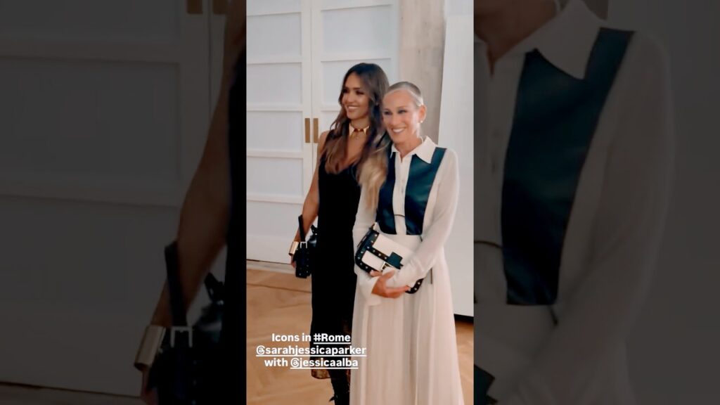 Sarah Jessica Parker & Jessica Alba at the Fendi show in Milan. #sarahjessicaparker #jessicaalba