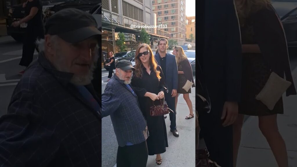 #actress 🎬 Amy Adams ♥️ says hello to @realradioman