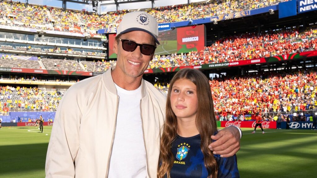 Gisele Bündchen’s mini-me Vivian lights up the World Cup Final alongside her dad, Tom Brady Gisele Bündchen's mini-me Vivian lights up the World Cup Final alongside her dad, Tom Brady