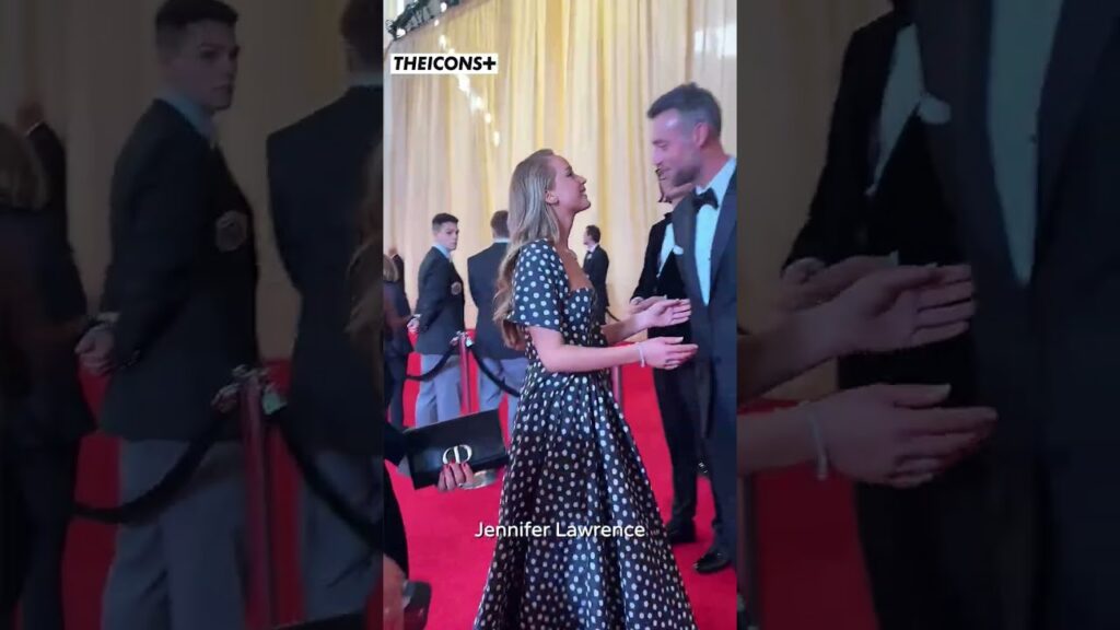 Jennifer Lawrence Walking Up To The Red Carpet #jenniferlawrence