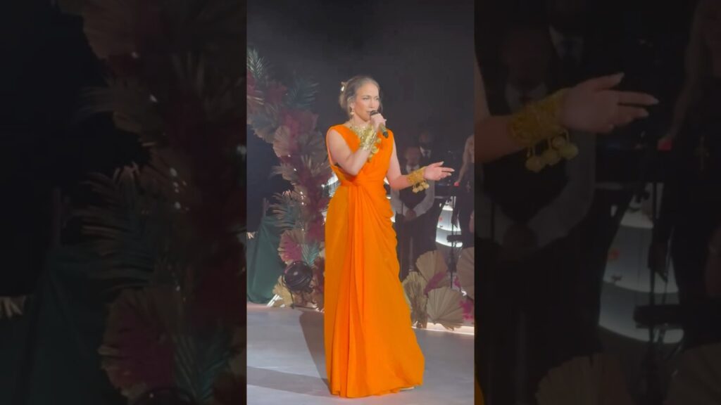 Jennifer Lopez talks about love in Italy #JLo #Shorts