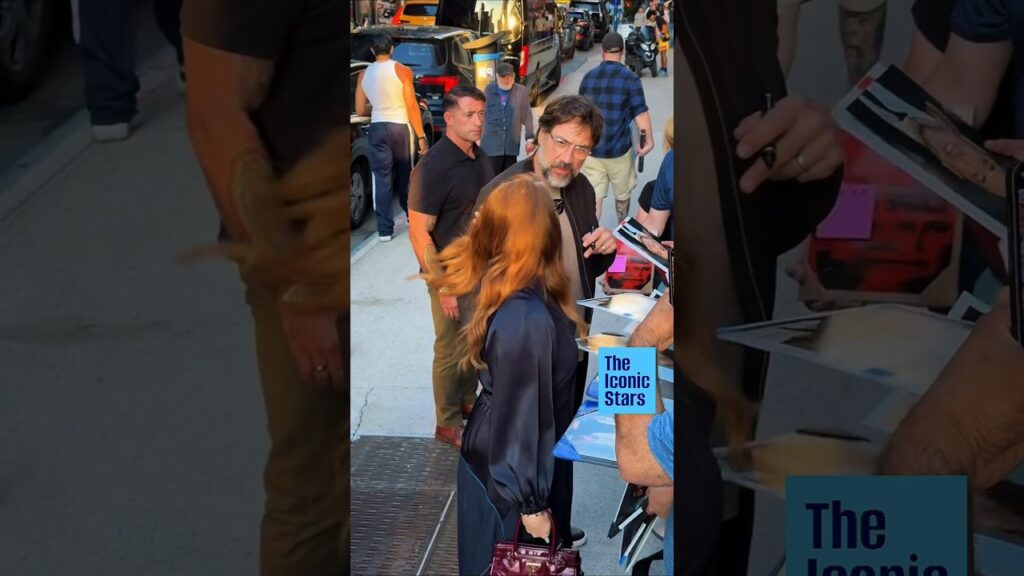 Amy Adams & Javier Bardem reunite with a warm embrace. 🫂🤩 #amyadams #javierbardem